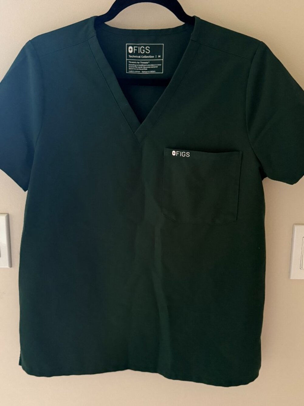 FIGS British Racing Green Catarina One Pocket Scrub Top Small